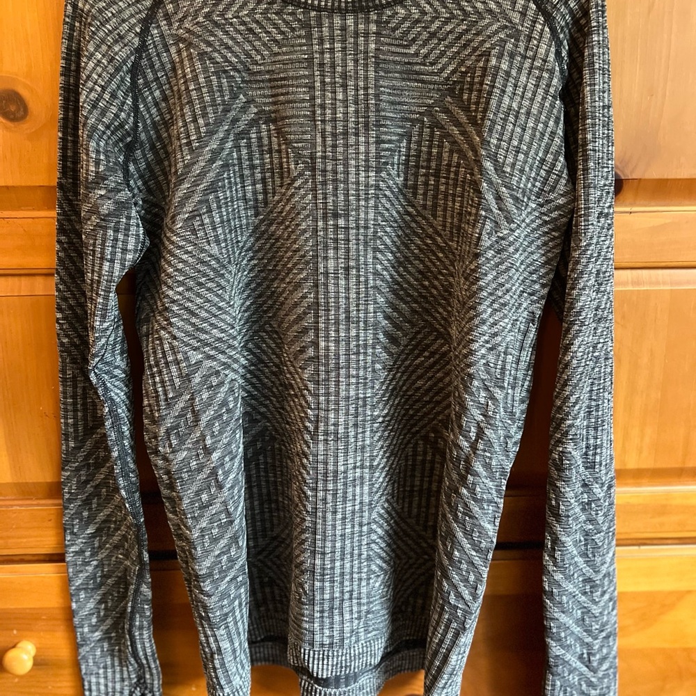 Lululemon Gray Herringbone Patterned Top - image 3